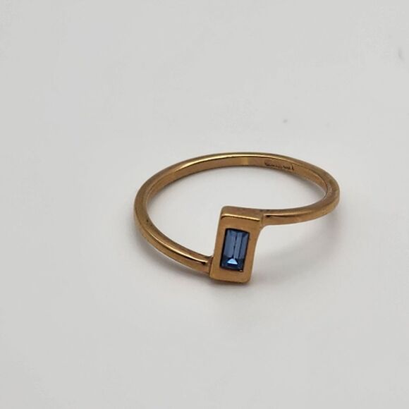 Vintage Avon Gold Tone & Blue Rhinestone Ring (7) - Picture 5 of 7